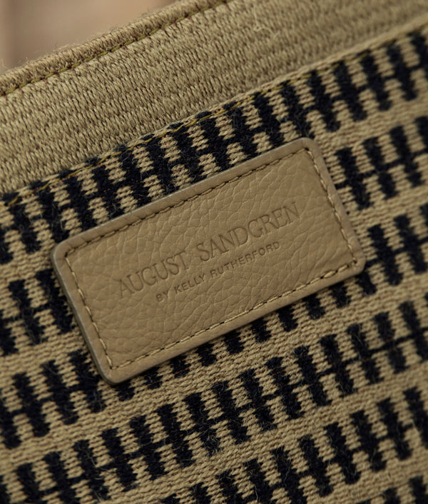August Sandgren X Kelly Rutherford