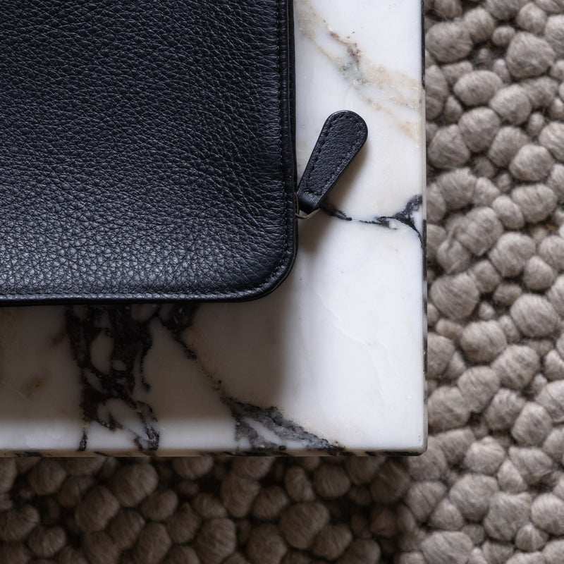 Das iPad-Cover: Überschüssiges Leder - Schwarz - eine Größe