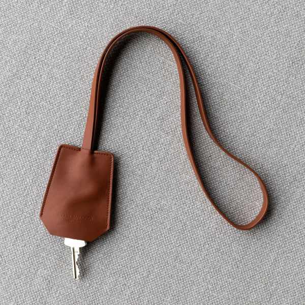 Der Schlüsselring: Überschüssiges Leder - Cognac - Langer Riemen (45 cm)