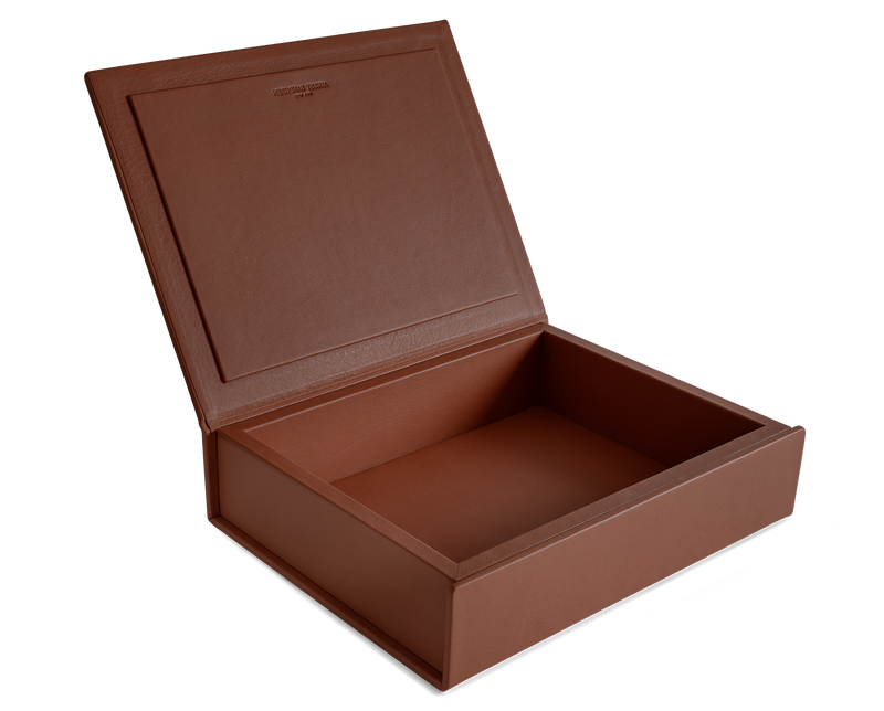 Die Buchbox: SPOOR rückverfolgbares Leder - Braun - Medium